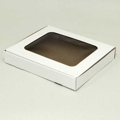 Коробка 300/250/45 мм с окном  белая (гофрокартон) - фото 1