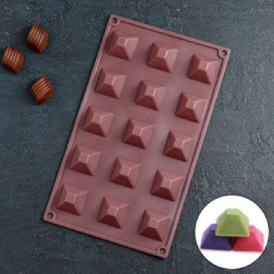 Форма для шоколада и льда силикон "Пирамидки" 15 ячеек 20,5*10,5 см